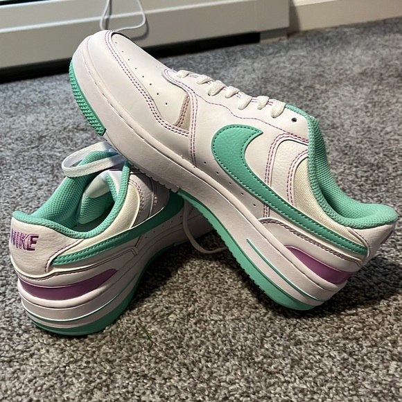 Women’s Nike Gamma Force Sneakers - Picture 5 of 6